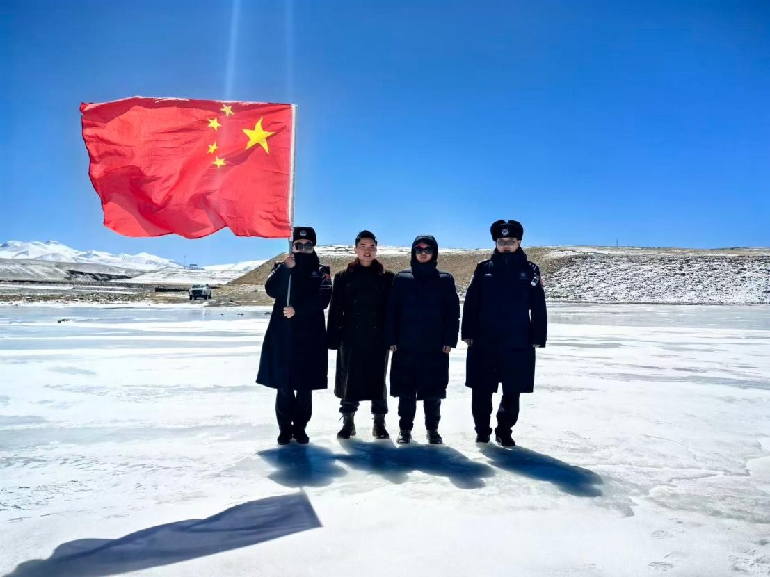 普玛江塘边境派出所联合巡边工作现场。(左二为常啸)。受访者供图。